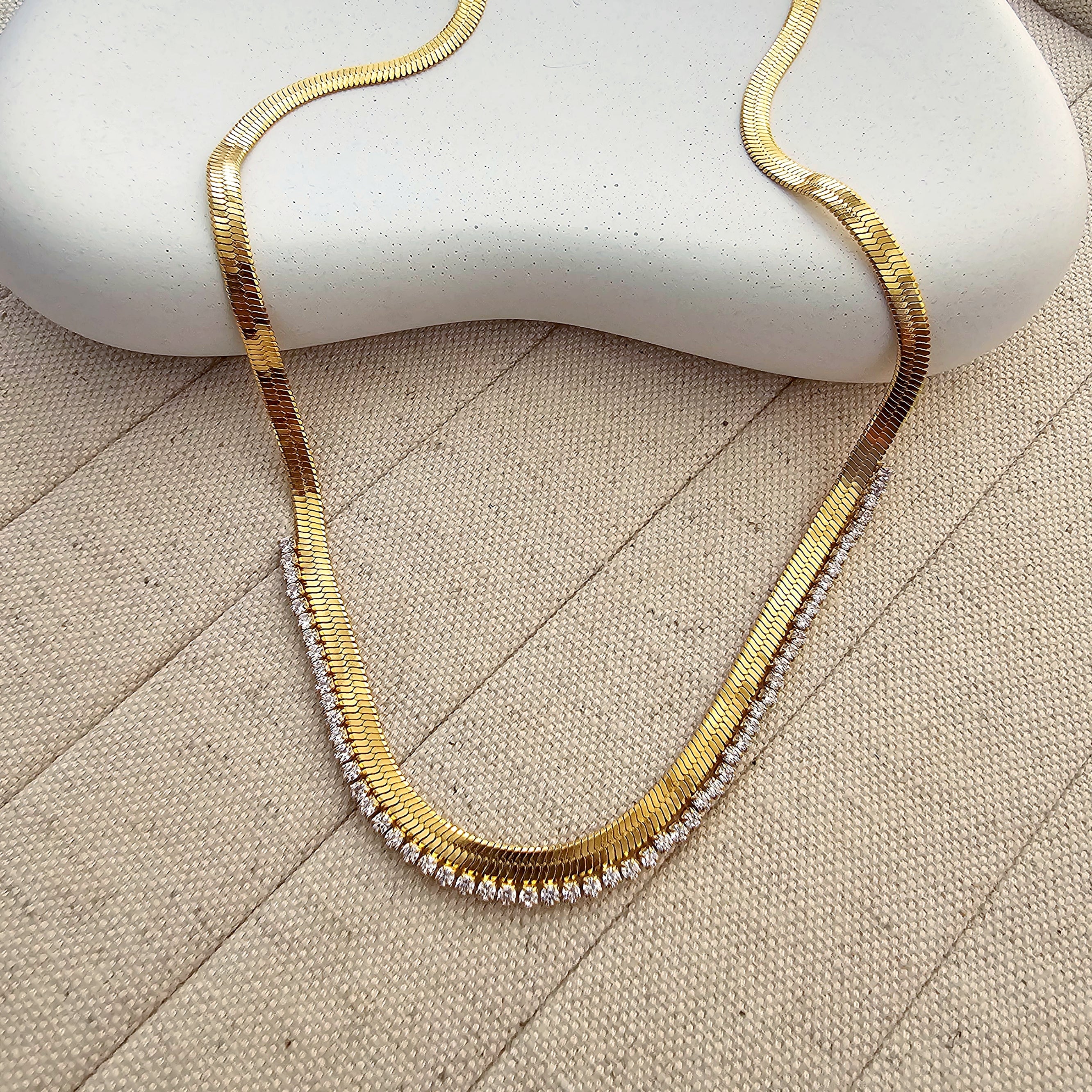 Mahi Chain Lock Necklace styled - Lazuli